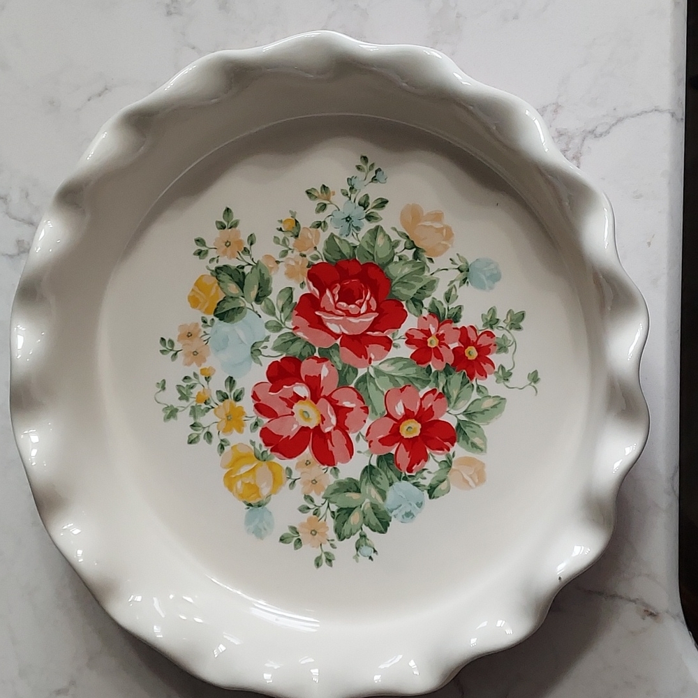 📣SOLD!! Pioneer woman pie dish